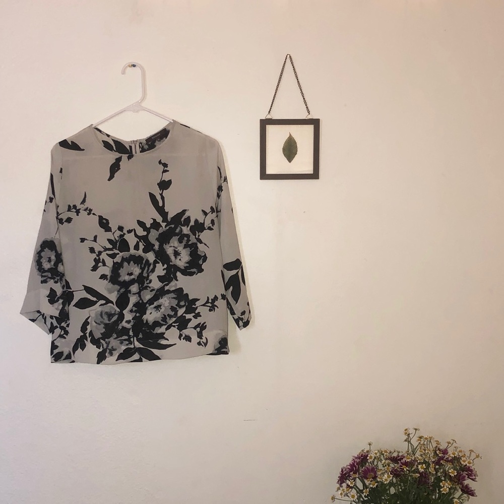 Beautiful bell-sleeved top!